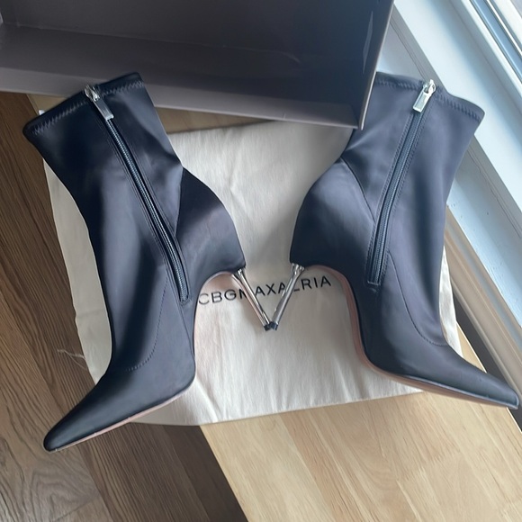 BCBGMAXAZRIA Women’s Black Stretch Satin Jolie Boot
PRE~LOVED EXCELLENT COND!! - Picture 3 of 8